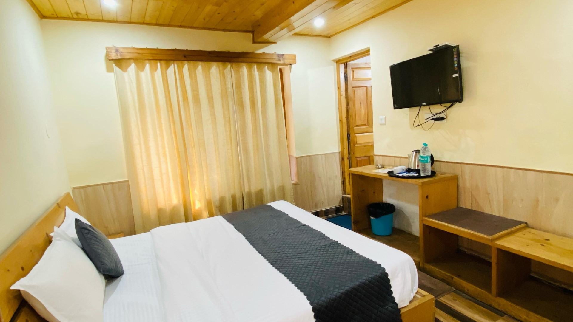 Hotel Manu Deluxe Manali